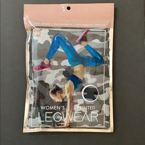 NIP Women’s Gray Camo Printed Leggings Small/Med